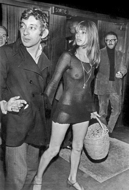 Jane Birkin et Serge Gainsbourg a la premiere du film "Slogan" de PierreGrimblat le 28 aout 1969